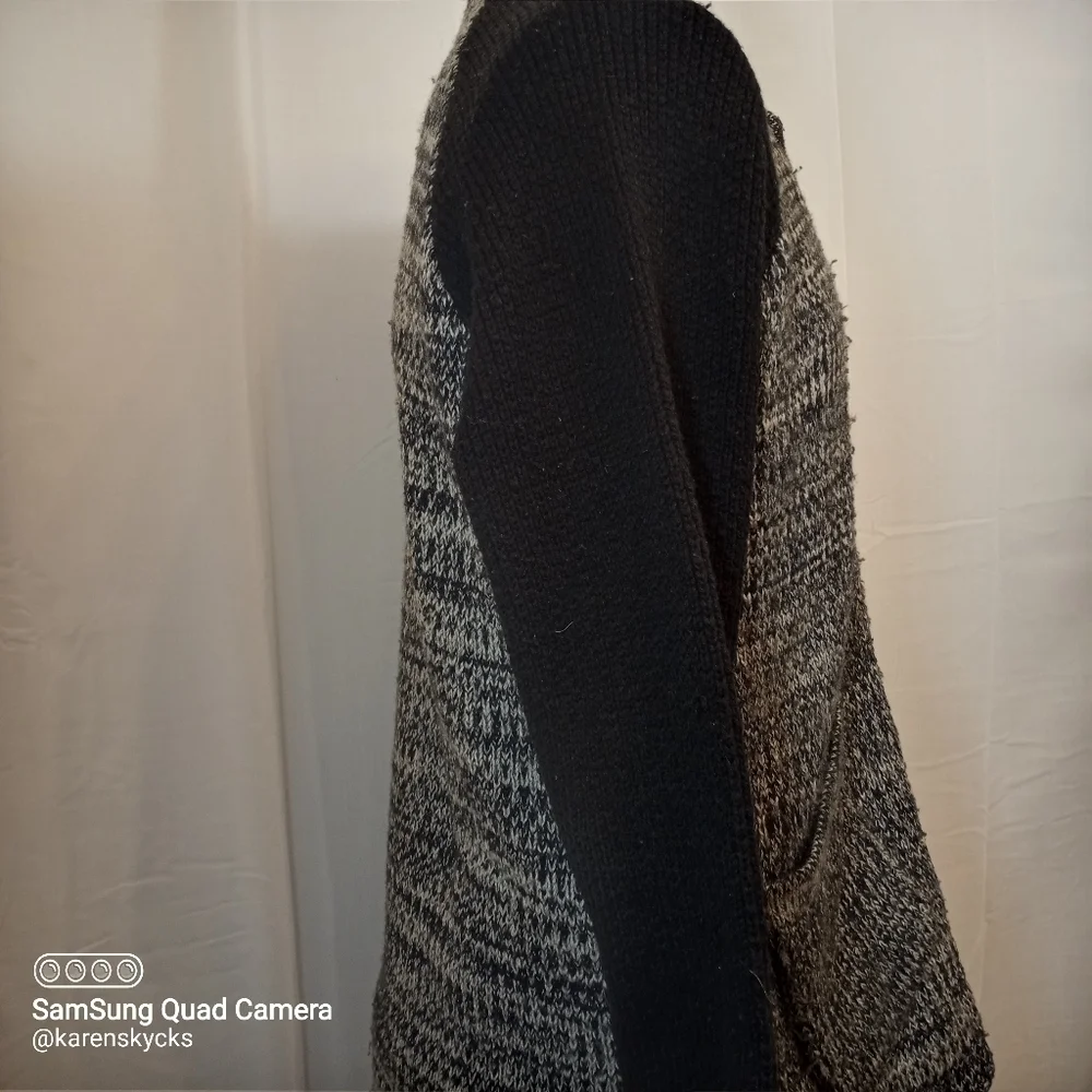 NATIVE Youth Long Sleeve Zip-up Black & Gray Cardigan Sweater Men's Size Medium